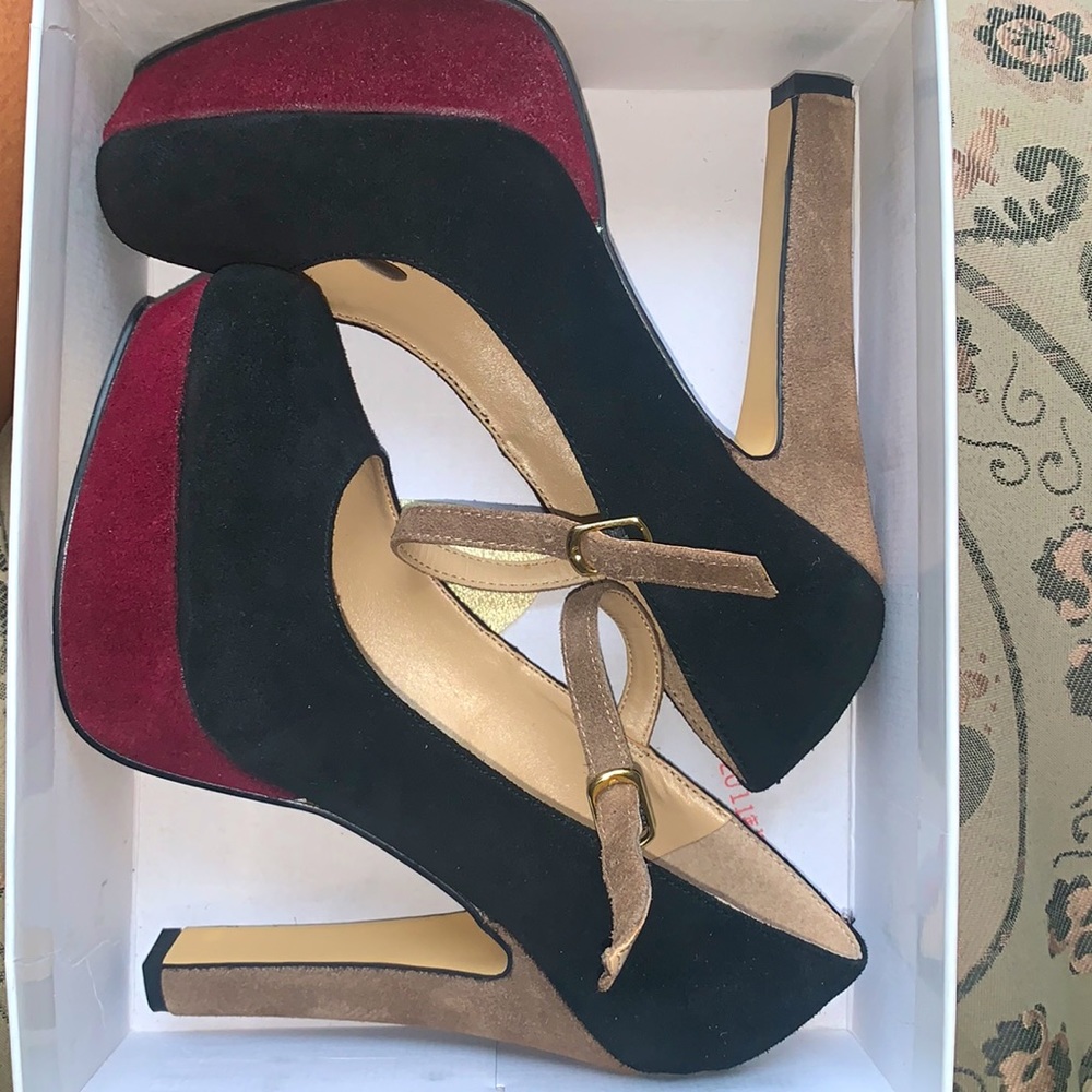 Steve Madden size 8 P-Toni Black Multi